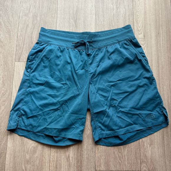 The North Face teal women’s outdoor activewear shorts size medium - Picture 1 of 6